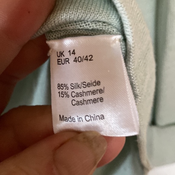 Silk & Cashmere Aqua Round Neck Top.  Size Medium/Large. - Picture 3 of 5